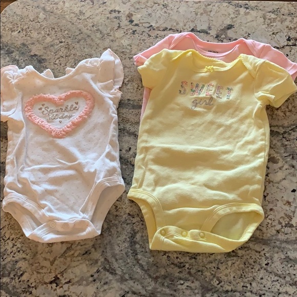 Bundle of 9 month onesies - Picture 4 of 6